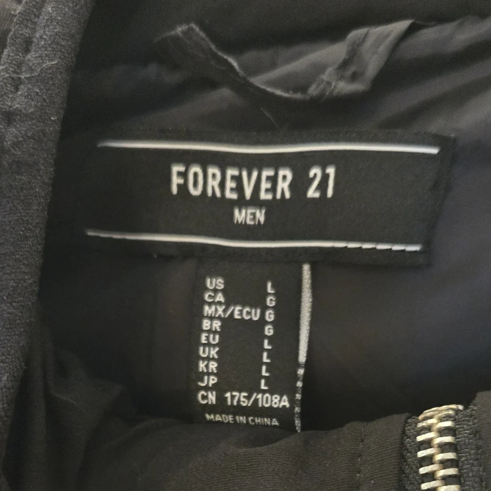 Forever 21 Men's Size Large Black Puffer Jacket - Picture 2 of 5